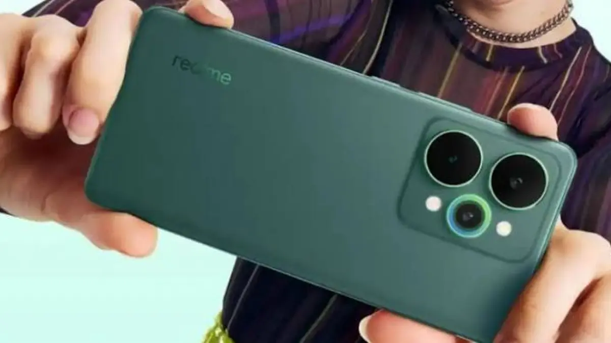 Performa Realme 15 Pro ditenagai cip Snapdragon 7 Gen 4 dengan skor AnTuTu 1 Juta lebih, didukung vapor chamber 7000 mm² yang menjaga suhu tetap 41°C.