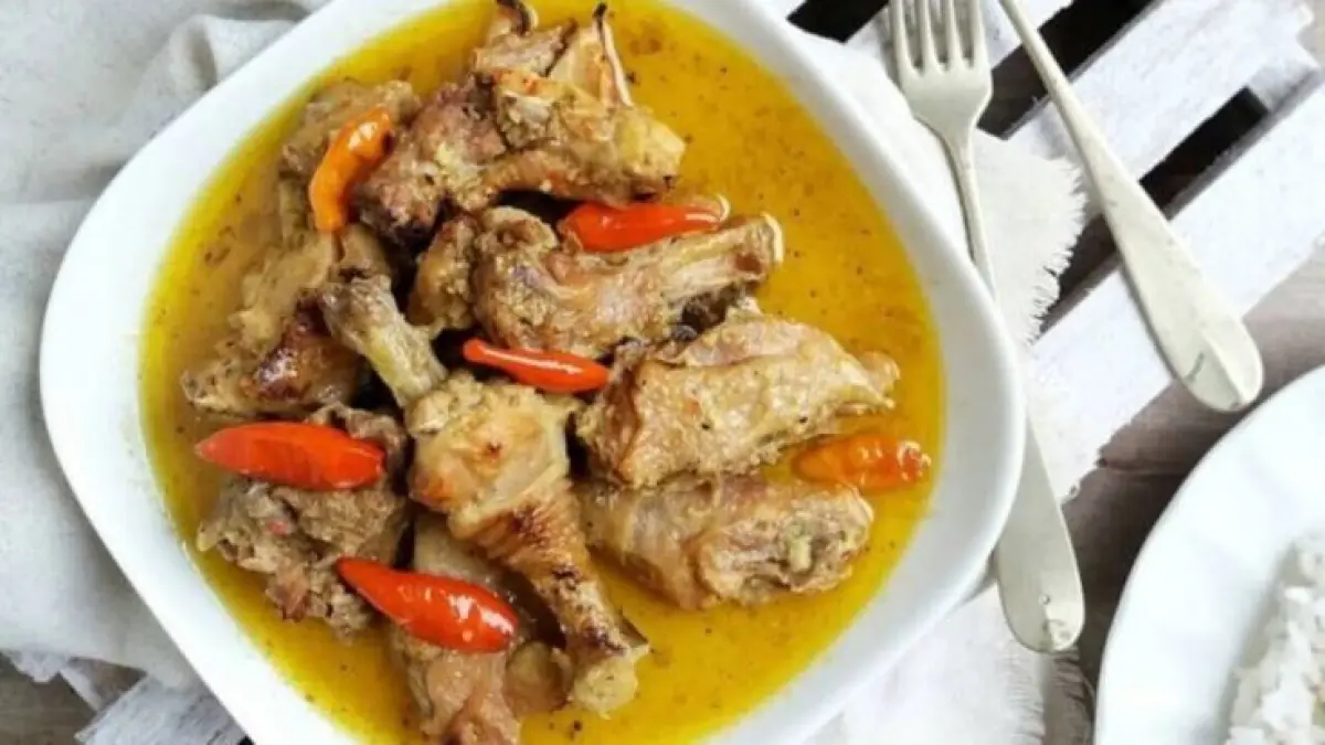 5 kuliner khas Trenggalek wajib dicoba saat berkunjung, mulai dari ayam lodho, nasi goreng Anglo, nasi geghog, nasi tiwul, hingga sale pisang (Pinterest).