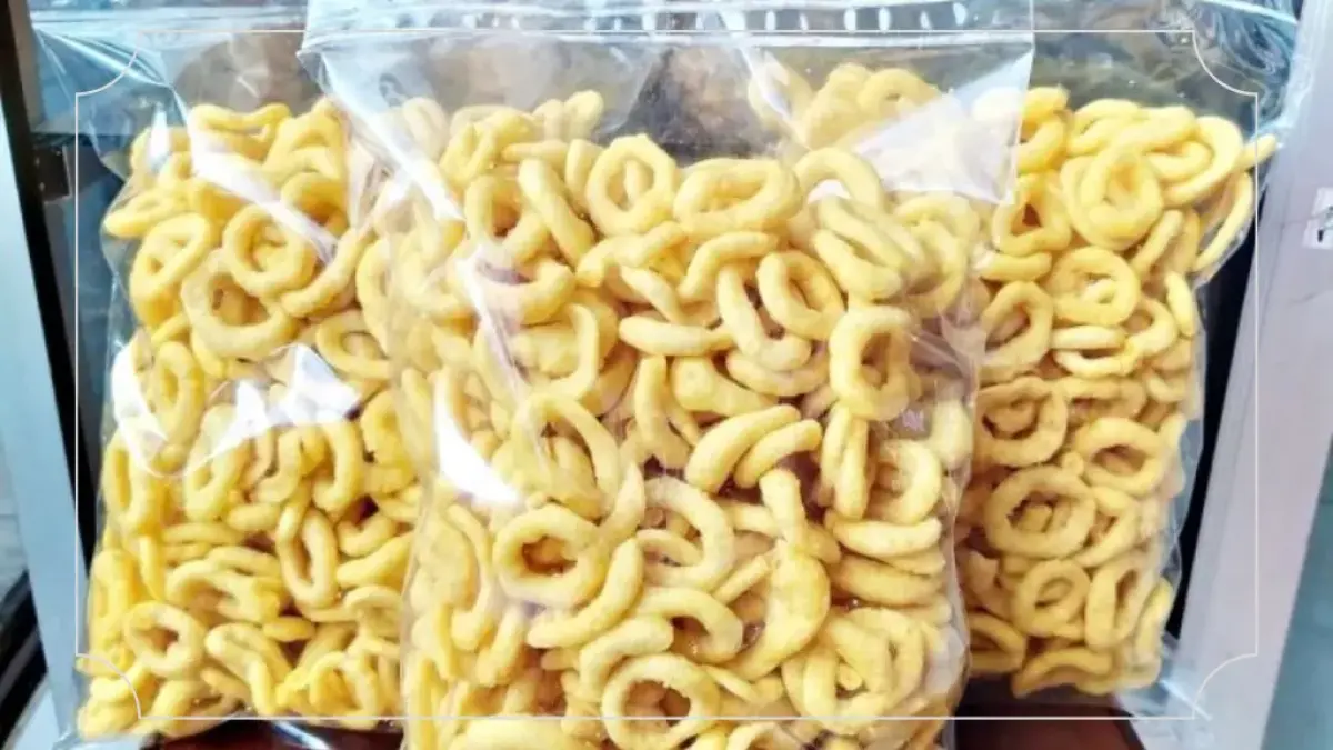 Alen-alen khas Trenggalek menjadi oleh-oleh favorit saat mudik. Simak proses pembuatannya dari tepung tapioka hingga siap digoreng (Pinterest).