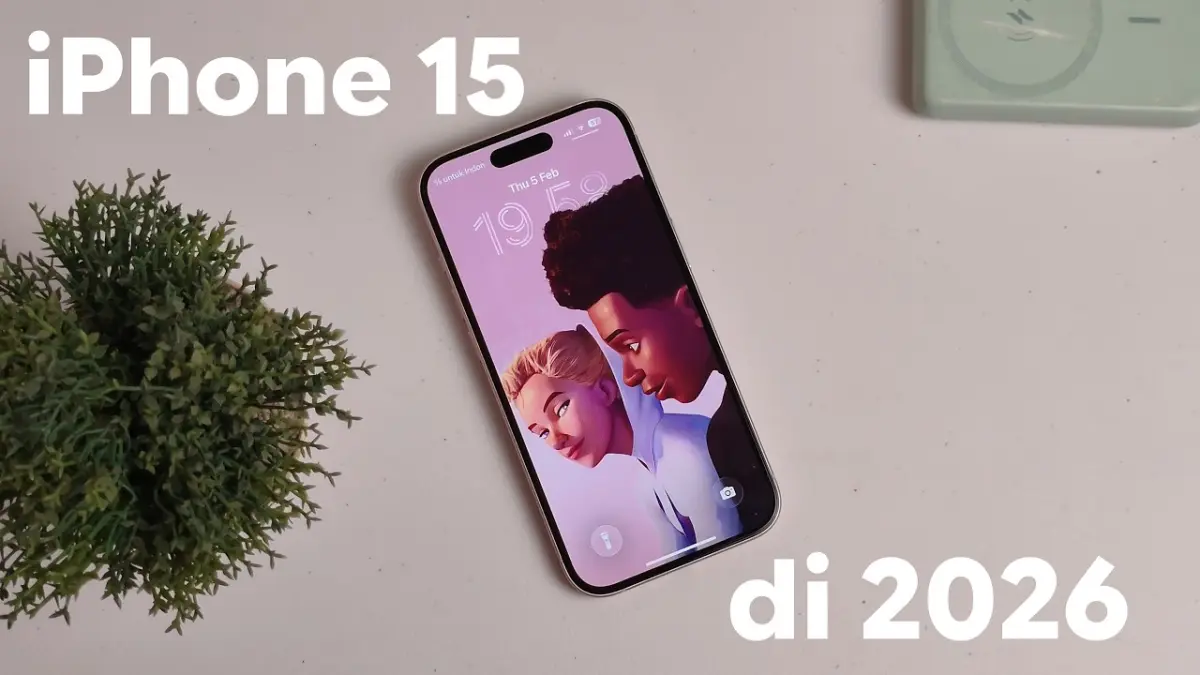 iPhone 15 masih worth it pada 2026? Simak ulasan lengkap kelebihan, kekurangan, performa, kamera, baterai, dan alasan sebelum membelinya. (Youtube. com)