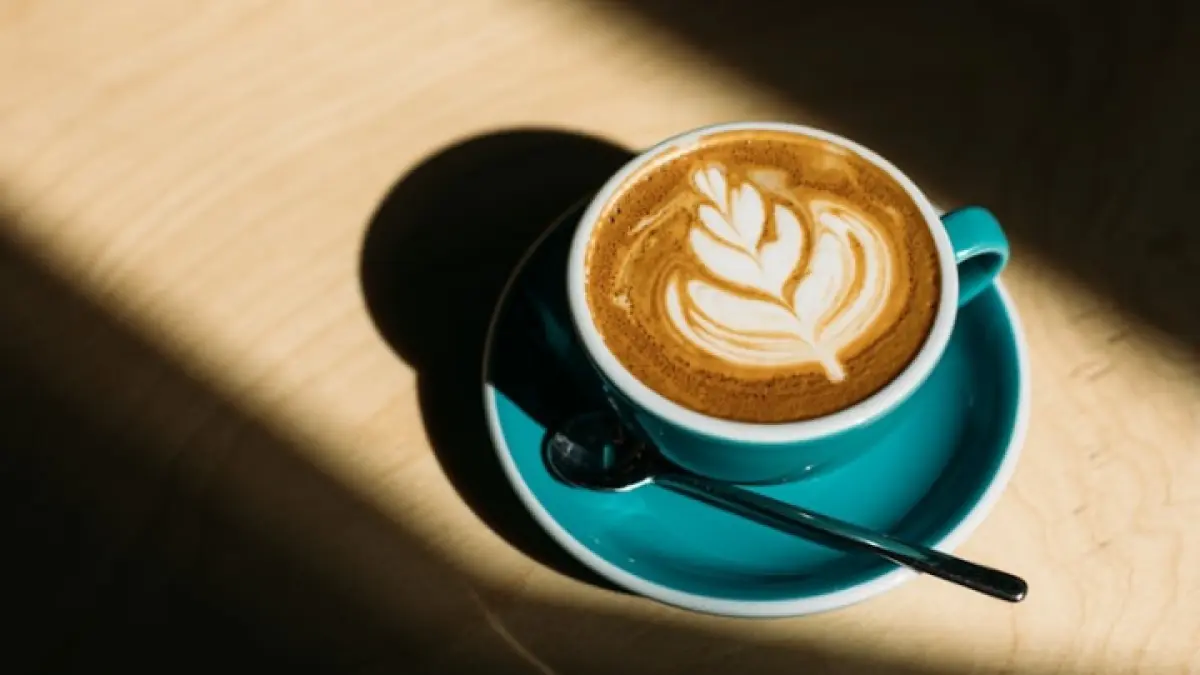 KESEHATAN JANTUNG: 5 cangkir kopi per hari aman untuk jantung? Simak penjelasan terbaru American Heart Association beserta fakta ilmiahnya.