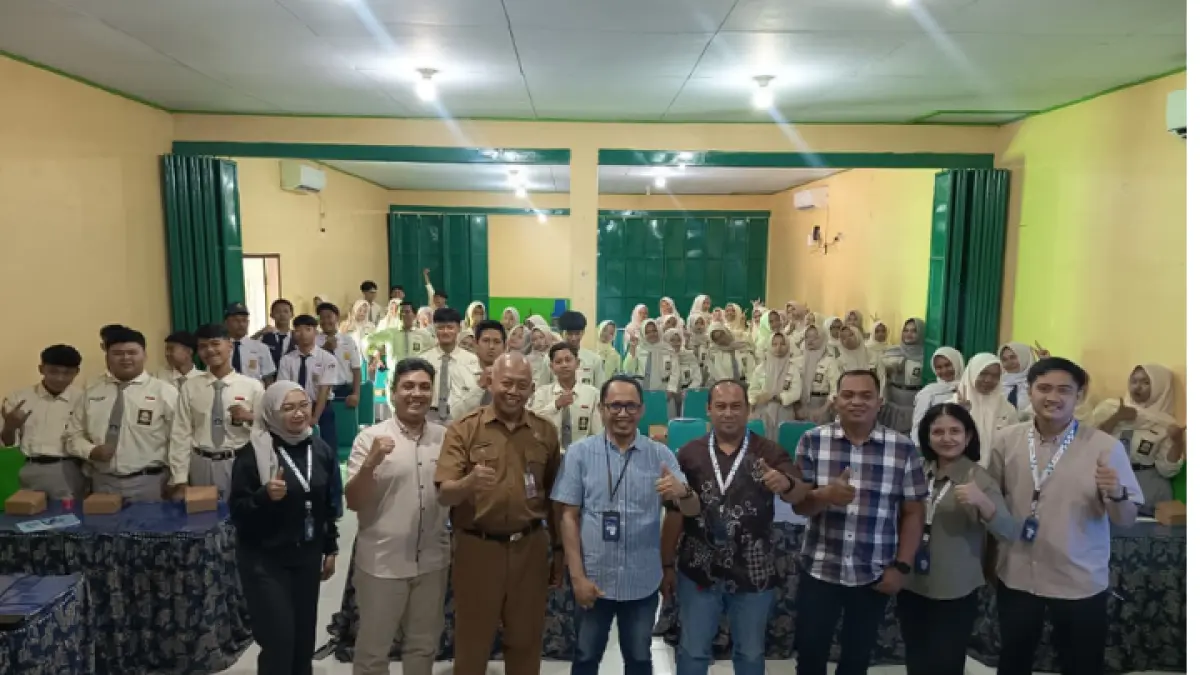 Program Jamsos Mengajar di FIFGROUP Tulungagung dilaksanakan secara Offline di SMAN 1 Karangan Trenggalek Oleh Bpk T Hari Putra Sulistiyono (BM FIFGroup) dan Bpk Imam Mashudi, S.Pd