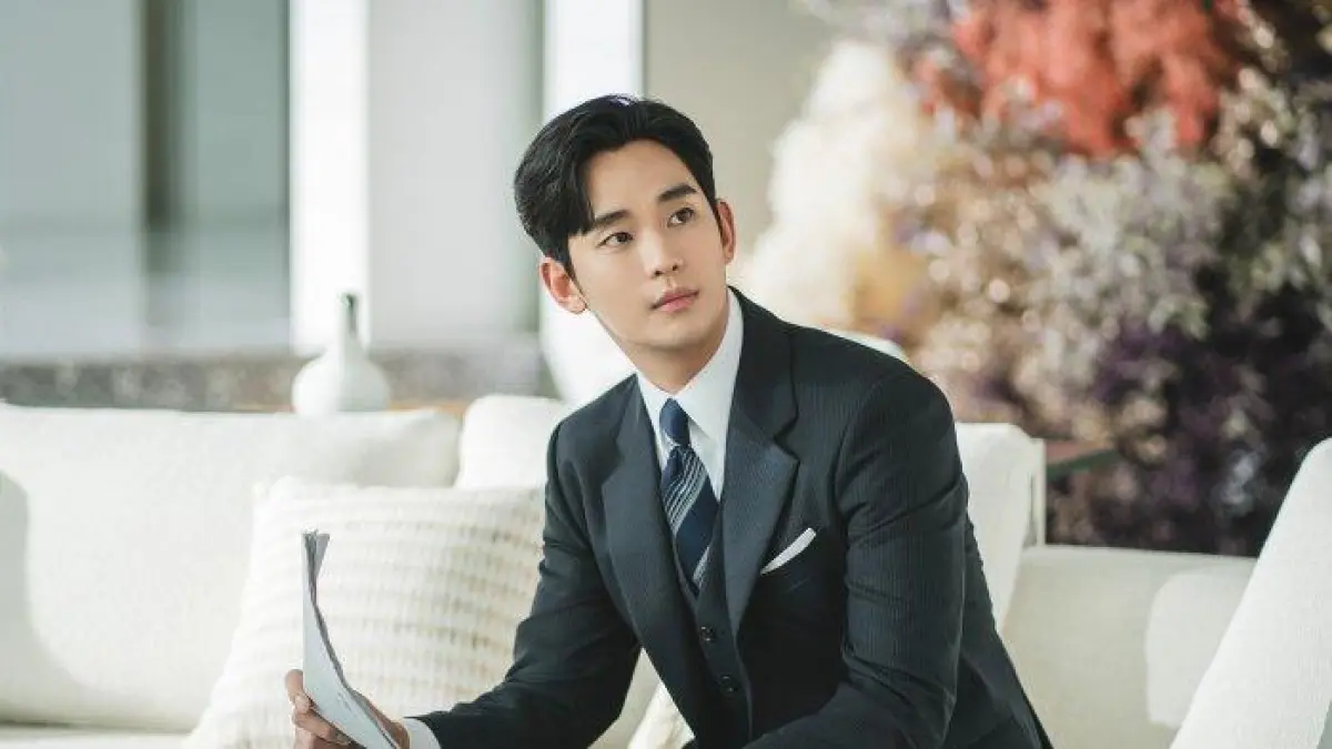 Transformasi Kim Soo Hyun menjadi sorotan setelah tampil dengan penampilan baru yang lebih dewasa. Banyak penggemar mengaku pangling melihat perubahan sang aktor (Pinterest).