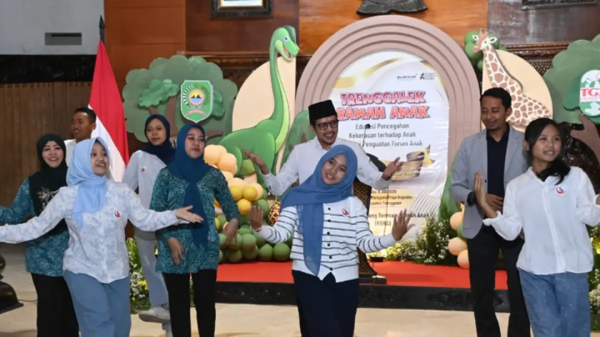 CERIA: Wakil Bupati Trenggalek Syah Mohamad Natanegara saat menghadiri pelaksanaan peringatan Hari Anak Nasional di Pendapa Manggala Praja Nugraha, pada Rabu (8/7) lalu.(DOK.  RADAR TRENGGALEK)