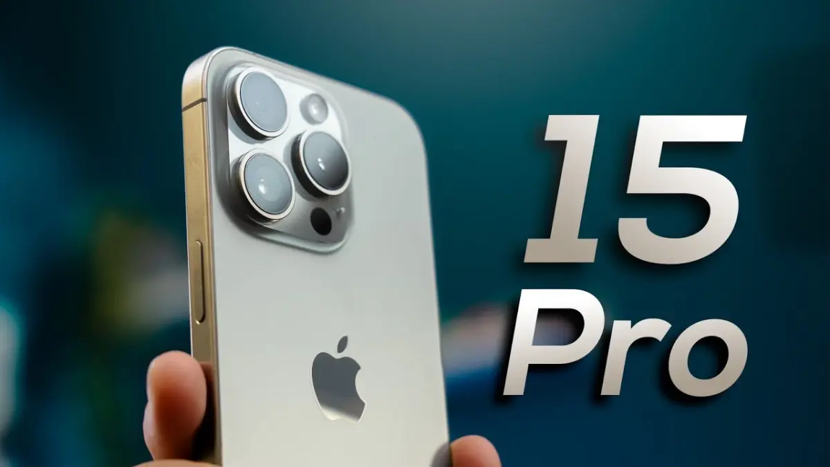 Review iPhone 15 Pro menghadirkan rangka titanium, USB-C, chip A17 Pro, dan peningkatan kamera. Simak fitur, performa, serta apakah layak dibeli. (Youtube. com)
