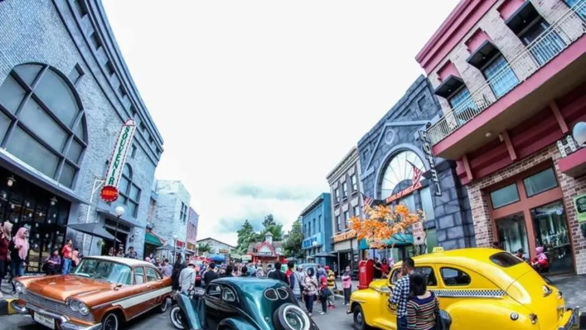 10 tempat wisata unik di Kota Batu, Jawa Timur, mulai Alun-Alun Kota Batu, Museum Angkut, Batu Night Spectacular hingga Kusuma Agrowisata (Pinterest).