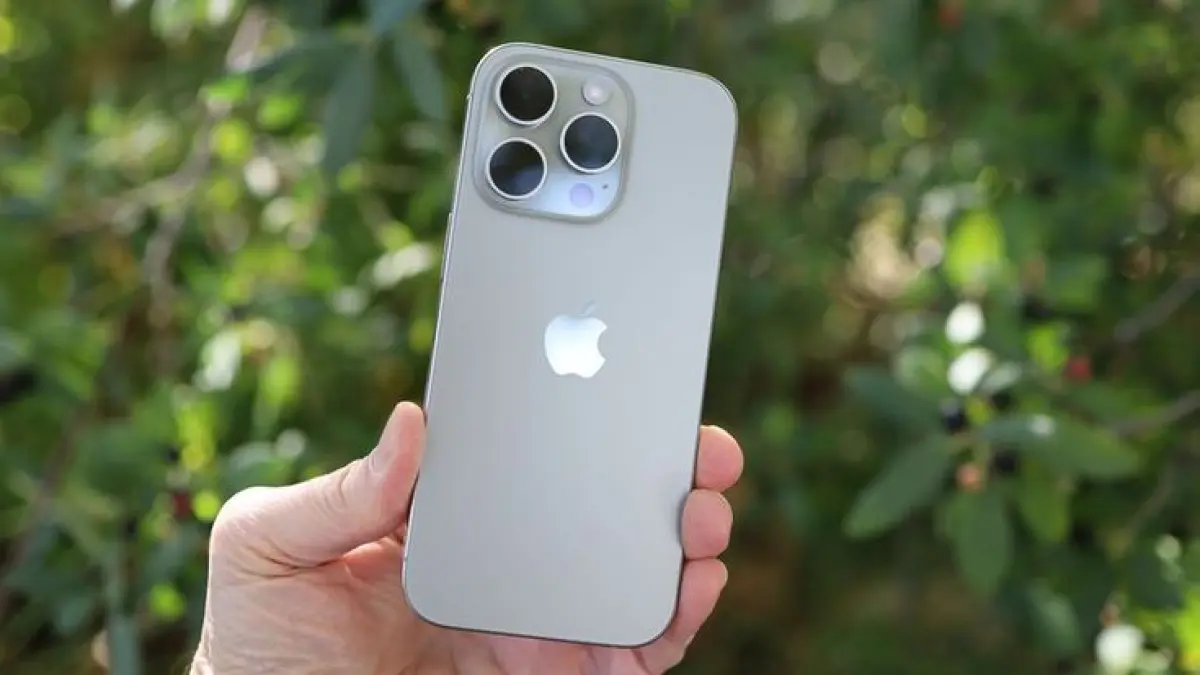 iPhone paling worth it tidak selalu seri terbaru. Simak 8 rekomendasi iPhone dari iPhone 13 hingga jajaran iPhone 17 (Pinterest)