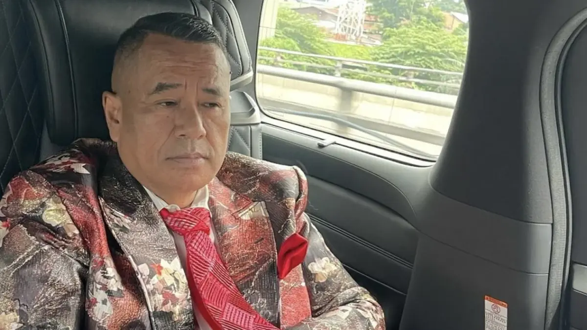 Hotman Paris mengungkap alasan mundur sebagai pengacara Febri Diansyah. Ia masih menjalani pemulihan usai operasi saraf di Mount Elizabeth Singapura (Pinterest).