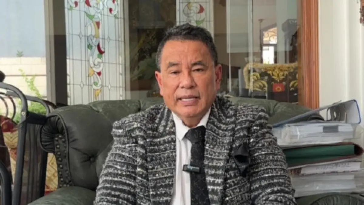 Hotman Paris mundur dari kasus Febri Ardiansyah karena kondisi kesehatan pascaoperasi saraf kejepit. Ia akan kembali menjalani perawatan di Singapura (Pinterest).