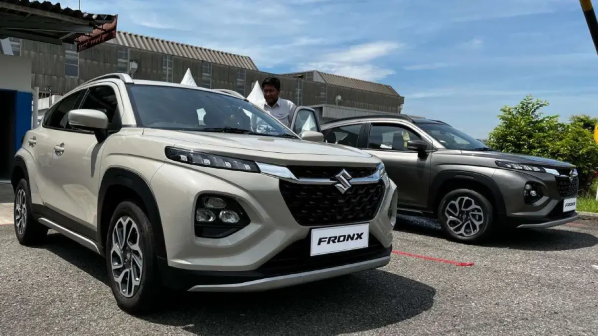 Suzuki Fronx GX Hybrid Rp293,9 juta menawarkan konsumsi BBM hingga 27,6 km/l, fitur modern, kabin lega, dan mesin mild hybrid yang cocok untuk keluarga (Pinterest).