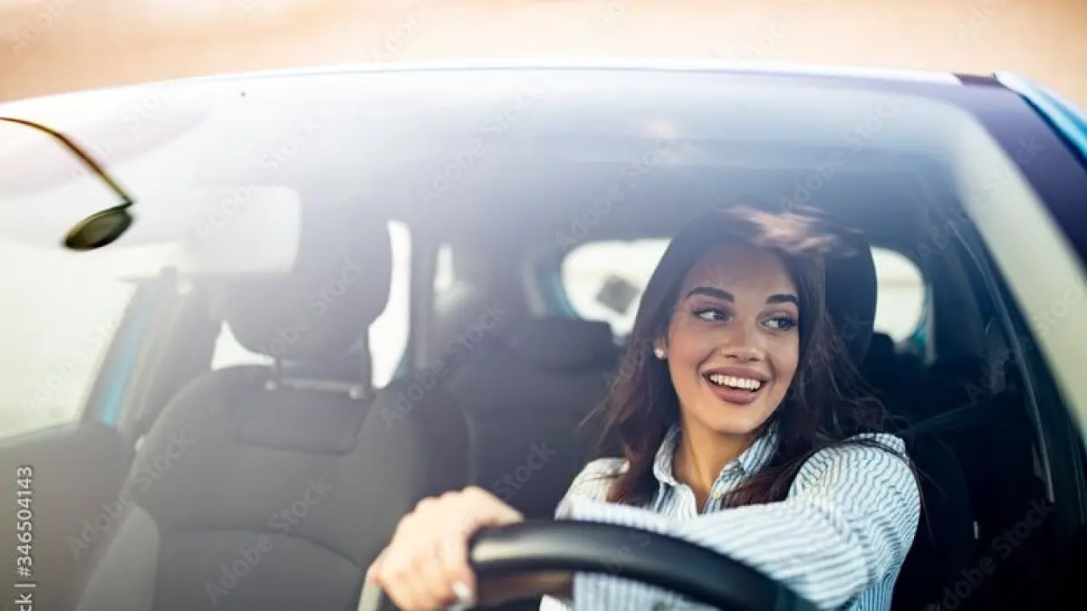 Mobil pertama terbaik untuk pemula antara Toyota Yaris, Honda Jazz, dan Suzuki Swift. Simak perbandingan kelebihan, kekurangan, konsumsi BBM, serta biaya perawatannya (Pinterest).