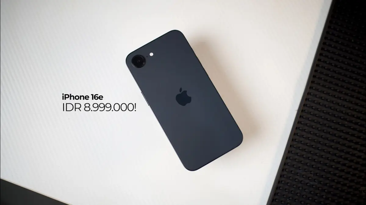 iPhone 16e kini turun menjadi Rp8,999 juta. Simak kelebihan, kekurangan, performa Apple A18, kamera, baterai, dan alasan smartphone ini kembali layak dibeli. (Youtube. com)