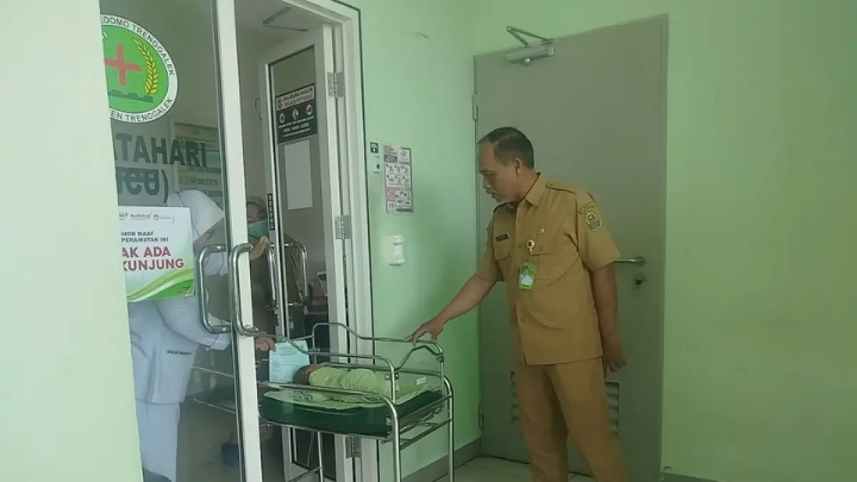 SEHAT: Bayi yang ditemukan di Desa Banaran, Kecamatan Tugu, masih dirawat di RSUD dr Soedomo.(ZAKI JAZAI/ RADAR TRENGGALEK)