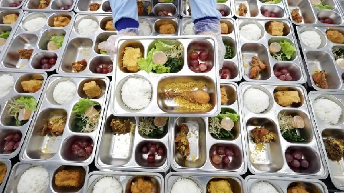 83 SPPG ditutup permanen oleh BGN karena pelanggaran standar higienis. Meski demikian, penerima Program Makan Bergizi Gratis dipastikan tetap memperoleh layanan MBG (Pinterest).