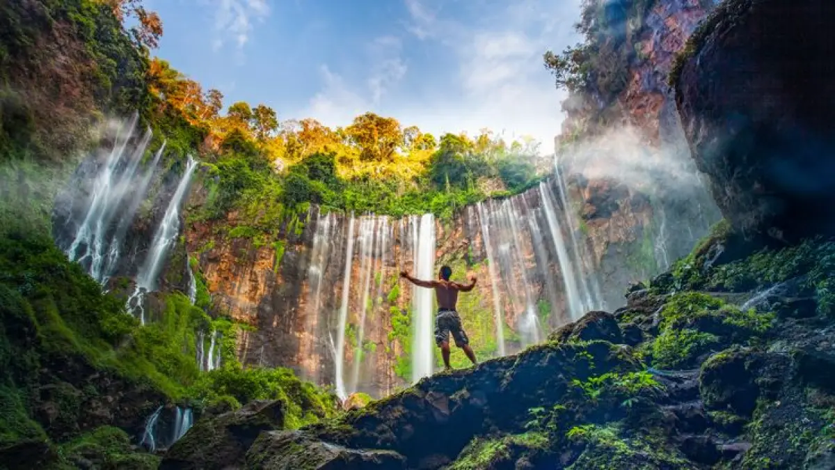 Wisata Pulau Jawa menawarkan pengalaman lengkap mulai Jakarta, Yogyakarta, Borobudur, Gunung Bromo hingga Tumpak Sewu. Simak 10 destinasi terbaik yang wajib dikunjungi (Pinterest).