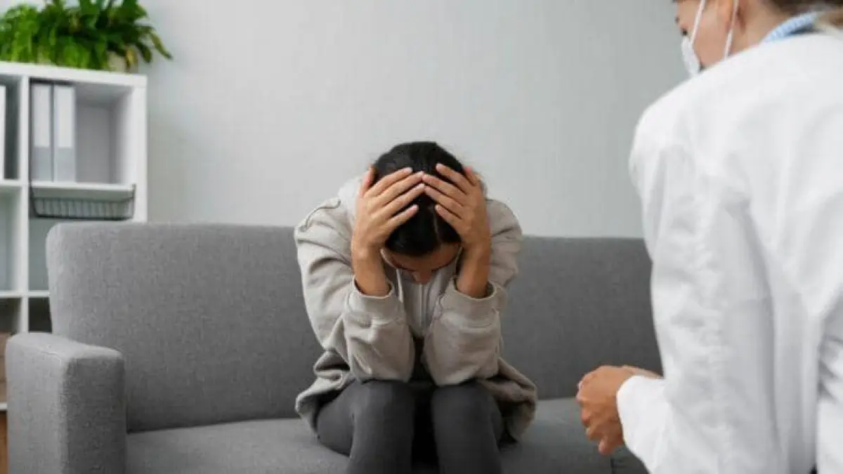 Gangguan kesehatan mental sering diawali sulit tidur, overthinking, hingga perubahan suasana hati. Dokter menjelaskan gejala awal dan pentingnya konsultasi sejak dini (Pinterest).