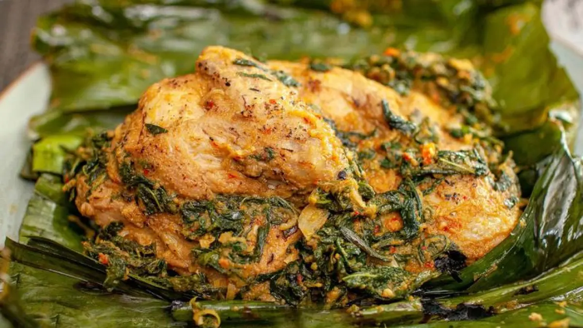Resep ayam betutu dengan bumbu rempah harum dan ayam empuk ala rumahan. Simak cara membuatnya lengkap beserta rahasia bumbu agar meresap sempurna (Pinterest).