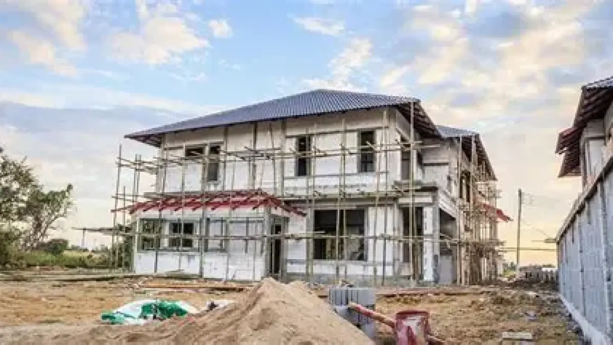 Hari baik membangun rumah 2026 menurut Primbon Jawa menyebut Selasa Legi sebagai waktu paling istimewa untuk peletakan batu pertama. Simak penjelasannya (Pinterest).