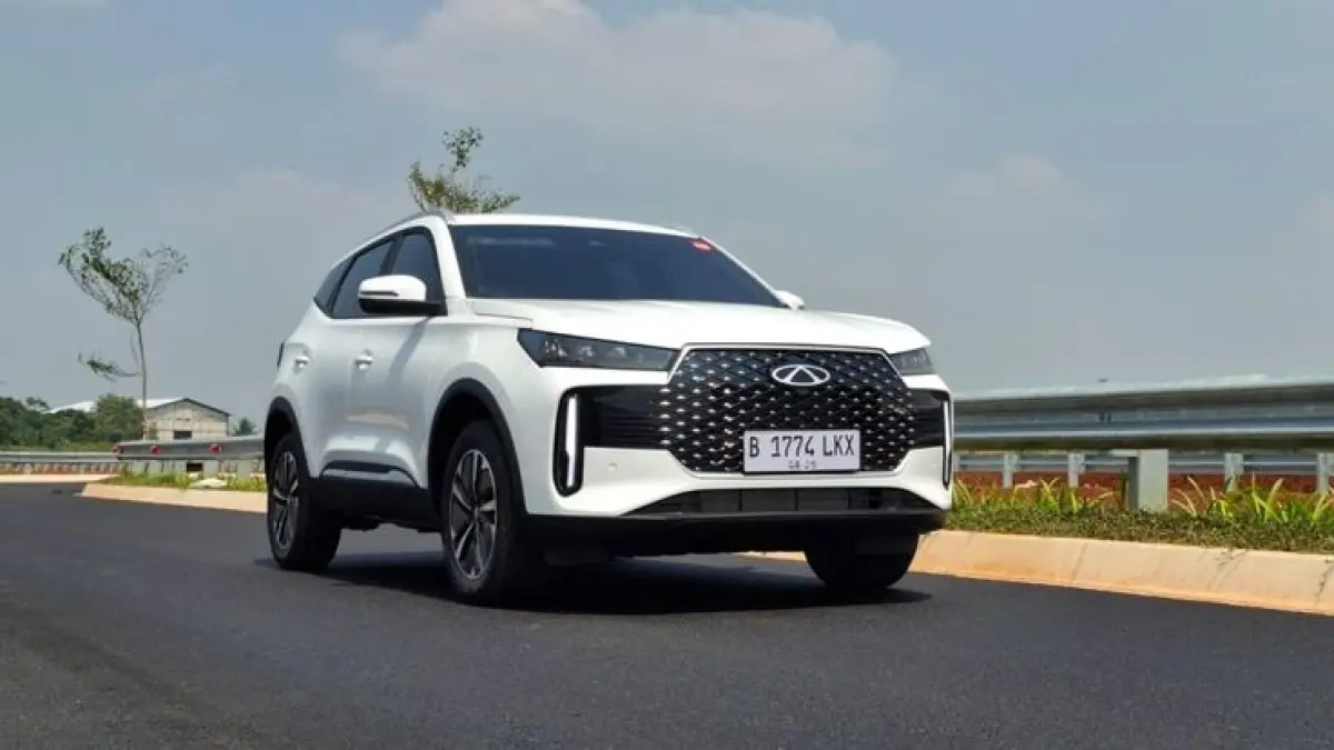 Chery Tiggo 9 CSH menawarkan tenaga 428 PS, mode listrik hampir 200 km, total jarak tempuh lebih dari 1.500 km, serta fitur premium di harga Rp719 juta (Pinterest).