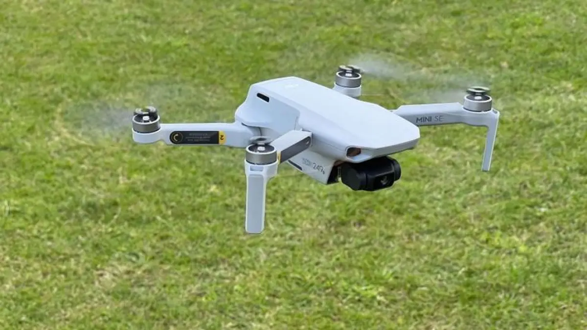 Drone 4K terbaik 2026 hadir dengan gimbal 3 axis, AI tracking, kamera HDR, dan baterai awet. Simak 5 rekomendasi terbaik dari DJI, SJRC, Potensic, hingga VIMI (Pinterest).