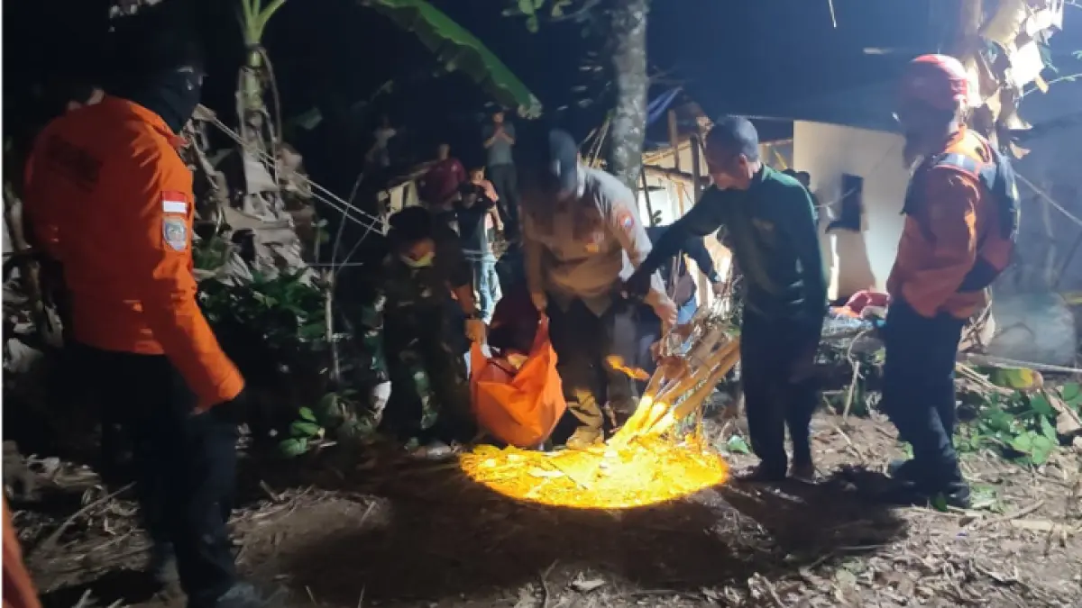 Dua warga Desa Besuki meninggal dunia tertimbun material longsor saat menggali sumur di Kecamatan Panggul.
