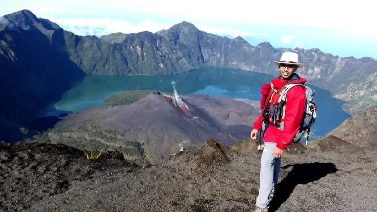 Pendakian Gunung Rinjani diwarnai hujan, kabut tebal, dan fenomena kemarau basah. Pendaki batal summit, menikmati Segara Anak hingga jalur Torean yang menawan (Pinterest).