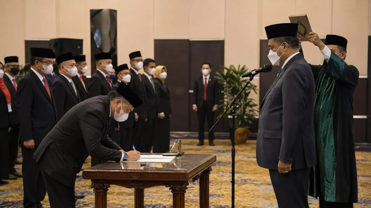 “Jisman P. Hutajulu resmi dilantik sebagai Dirjen Ketenagalistrikan Kementerian ESDM dengan mandat memperkuat elektrifikasi nasional, transisi energi, dan penyediaan listrik yang andal hingga ke seluruh pelosok Indonesia.”