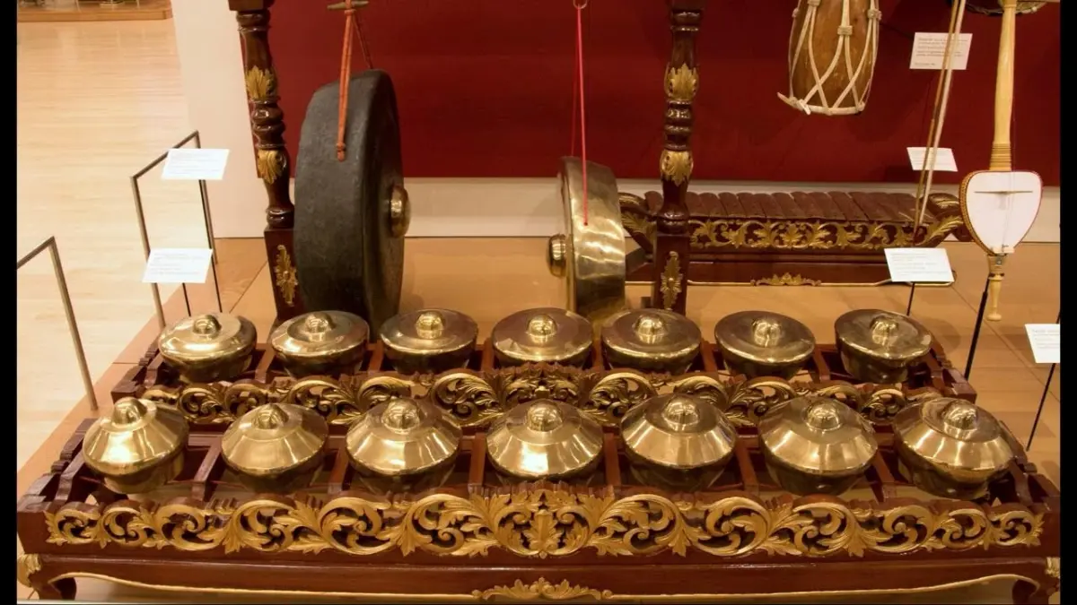 Gamelan Jawa dikenalkan Ki Dunung Raharjo melalui praktik Bonang Barung bersama Mbak Sinta. Simak latihan imbalu seleh dan pola permainan dalam segmen Gamel On (Pinterest).