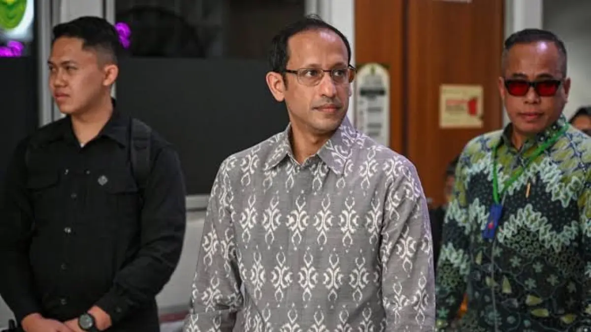 

Sidang banding kasus Nadiem Makarim capai babak baru. Hakim Pengadilan Tinggi kabulkan pemanggilan 5 saksi kunci dari GoTo, LKPP, hingga ahli forensik.
