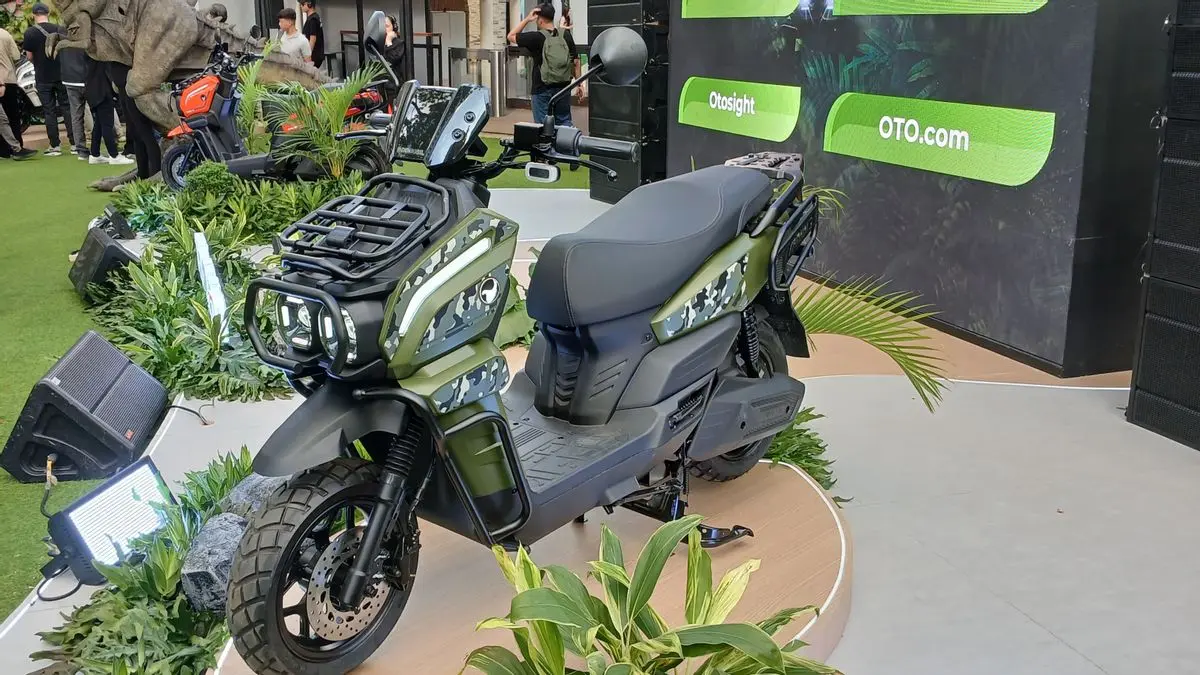 Indomobil E-Motor Tirano menawarkan desain adventure, jarak tempuh hingga 110 km, Android Auto wireless, dan kecepatan 90 km/jam (Pinterest).