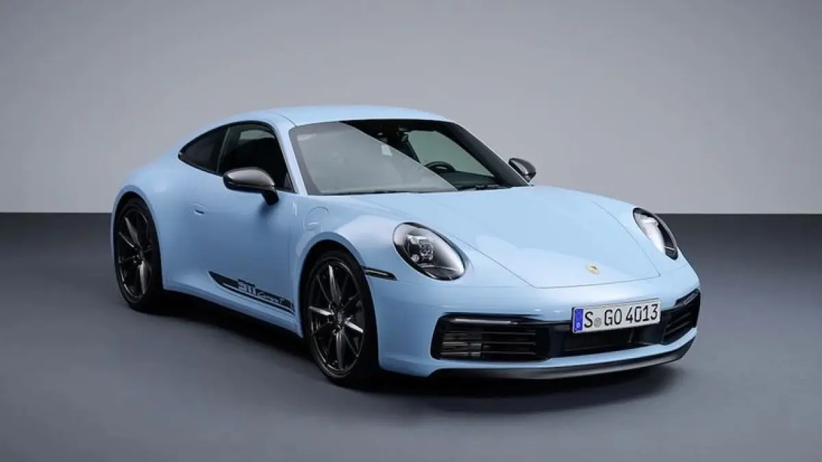 Mobil klasik replika karya Autologi Bogor tampil mirip kendaraan legendaris, dari Porsche 911 hingga DeLorean. Harganya mulai Rp150 juta, konsumen wajib bawa mobil donor (Pinterest).