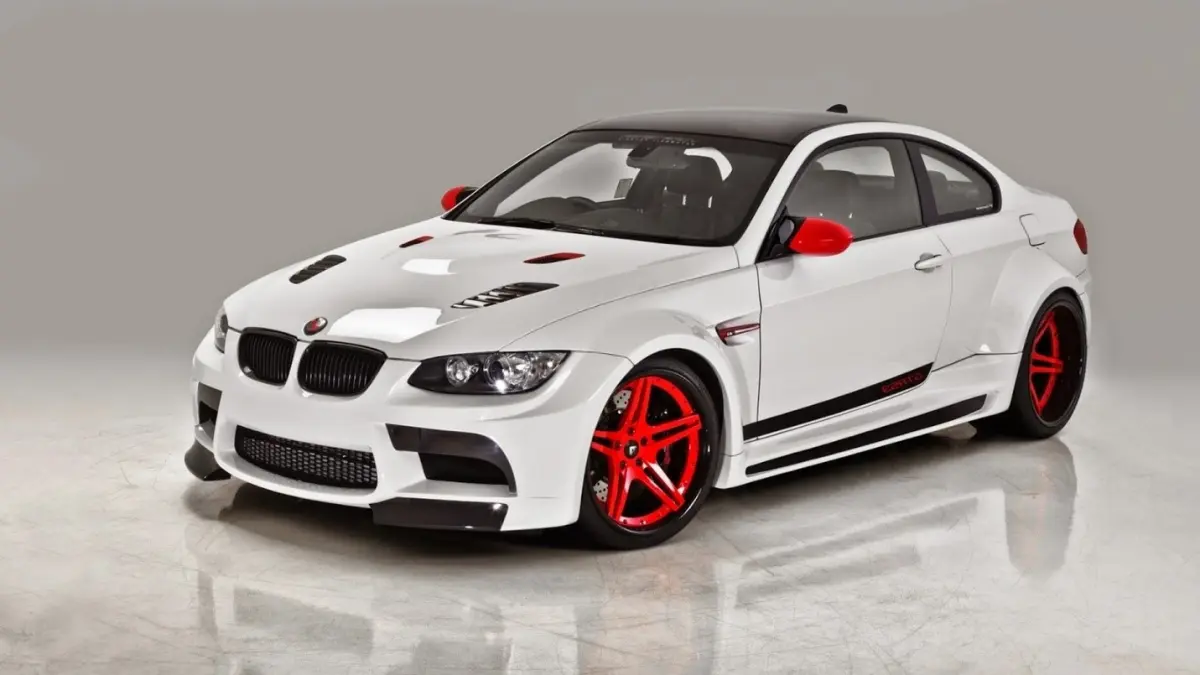 Modifikasi mobil di kontes ini bikin melongo. Ada Mitsubishi Evo 3 bertenaga 462,3 HP, Suzuki Jimny ekstrem, Gran Max touring hingga Tesla Model 3 ring 21 (Pinterest).