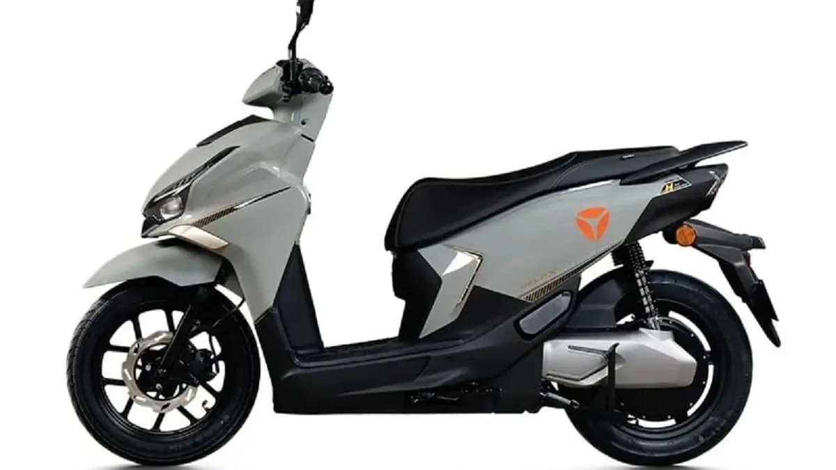 Yadea Velax H Rp23,6 juta menawarkan desain sporty, baterai lithium, cruise control, GPS tracking, TCS, HDC, hingga koneksi smartphone. Cek fitur lengkapnya! (Pinterest).
