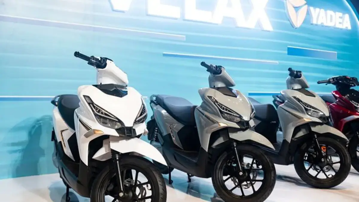 Yadea Velx dibanderol sekitar Rp39 juta dengan tenaga hampir 5 kW, dua baterai lithium, fitur keyless, cruise control, dan performa yang diuji hingga 92 km/jam (Pinterest).