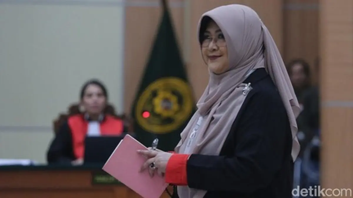 Dokter Tifa tegaskan tak lari dari polemik ijazah Jokowi. Ia siap menghadapi persidangan dan menilai praperadilan penting untuk penegakan hukum (Pinterest).