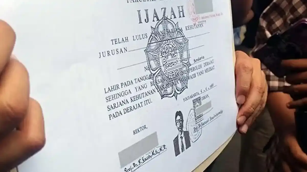 Ijazah Jokowi kembali disorot. Putusan PTUN, dokumen akademik UGM, dan proses pembuktian di persidangan menjadi perhatian publik (Pinterest).
