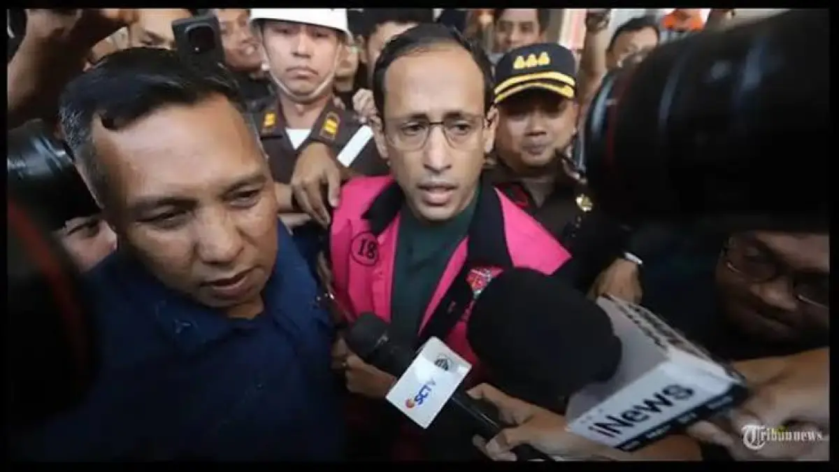Kasus Nadiem Makarim terbaru bongkar dugaan intimidasi majelis hakim PN Jakarta Pusat. Kubu Nadiem adu pelanggaran etik ke Komisi Yudisial (KY).