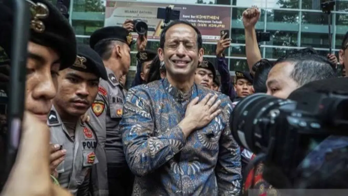 Nadiem Makarim jalani penahanan rumah usai operasi kelima. Ia mengapresiasi hakim dan keluarga di tengah perjalanan kronologi kasus Nadiem Makarim.