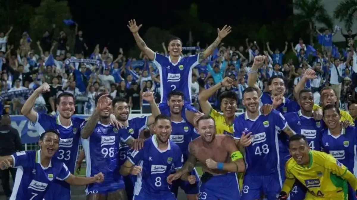 Daftar pemain baru Persib Bandung 2026/2027 diwarnai 12 pemain out, delapan rekrutan resmi, serta empat nama yang masih dalam tahap negosiasi (Pinterest).
