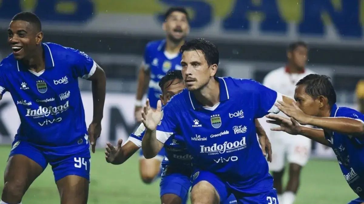 Transfer Persib Bandung 2026/2027 diramaikan sembilan nama, dari Bart Ramselaar, Bruno Moreira, hingga Mariano Peralta yang jadi rebutan klub besar (Pinterest).