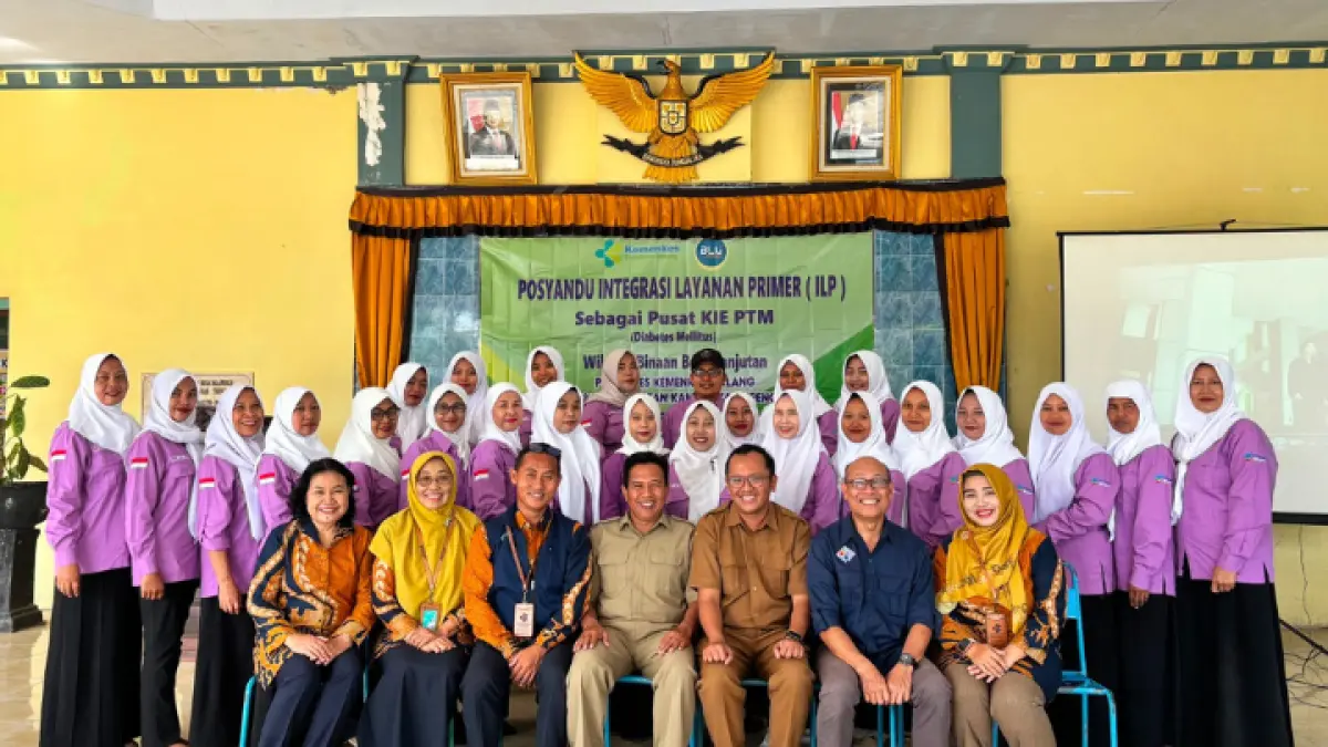 AKSI NYATA: Program Pengabdian Masyarakat Wilayah Binaan Berkelanjutan oleh tim dosen dan mahasiswa Program Studi D-3 Keperawatan Kampus Kabupaten Trenggalek Poltekkes Malang, meresmikan  pengembangan Posyandu Integritasi Primer (ILP) di Desa Salamrejo, Kecamatan Karangan, Kabupaten Trenggalek, Selasa (11/8).(AMALIA RIZKI IP/ RADAR TRENGGALEK)