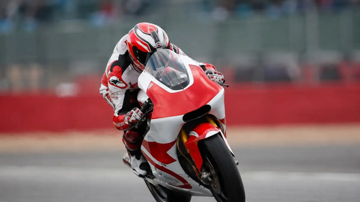 Veda Ega Pratama siap kembali unjuk gigi di Mugello, membawa asa Indonesia untuk bersaing di papan atas Moto3 2026! 🇮🇩🏍️🔥
