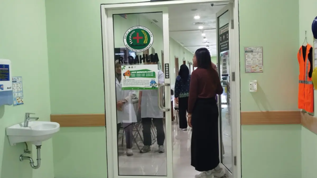 JADI PERHATIAN: Kasus dugaan keracunan MBG mengakibatkan satu siswa terpaksa dirawat di RSUD dr Soedomo, Kamis (13/8). ( ZAKI JAZAI/RADAR TRENGGALEK)