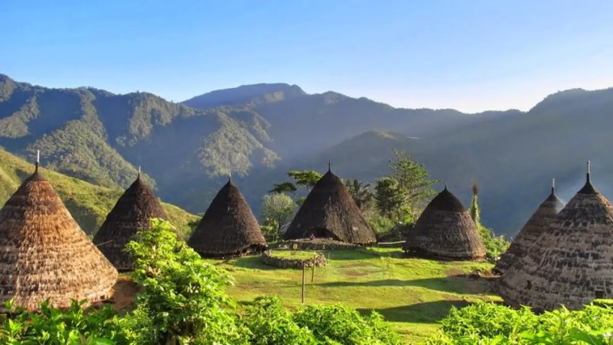 7 desa terindah di Indonesia ini menawarkan perpaduan alam dan budaya, dari Wae Rebo, Penglipuran hingga Nagari Pariangan (Pinterest).