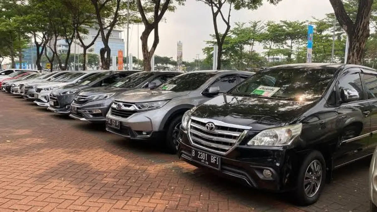 Cek daftar harga mobil bekas murah di Bandung 2026. Beli Avanza, Honda Brio, hingga Fortuner dengan promo DP miring mulai Rp5 jutaan!