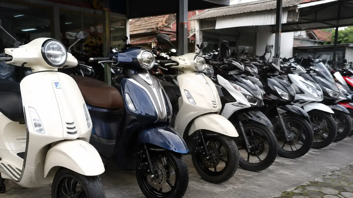 Dapatkan motor bekas berkualitas harga miring mulai Rp1 jutaan dengan surat lengkap dan siap pakai hanya di Gia Motor Kediri!