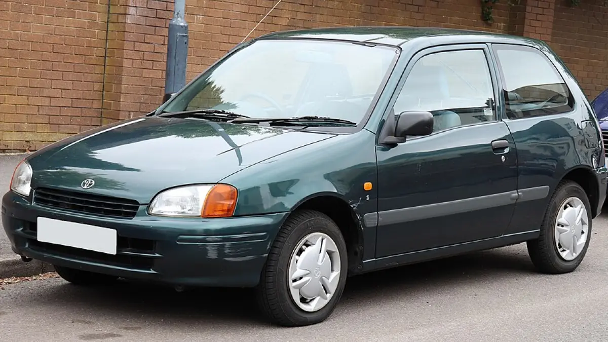 Mobil bekas 50 juta bisa jadi pilihan harian. Simak 7 hatchback irit dengan pajak murah, perawatan mudah, dan mesin yang dikenal tangguh (Pinterest).