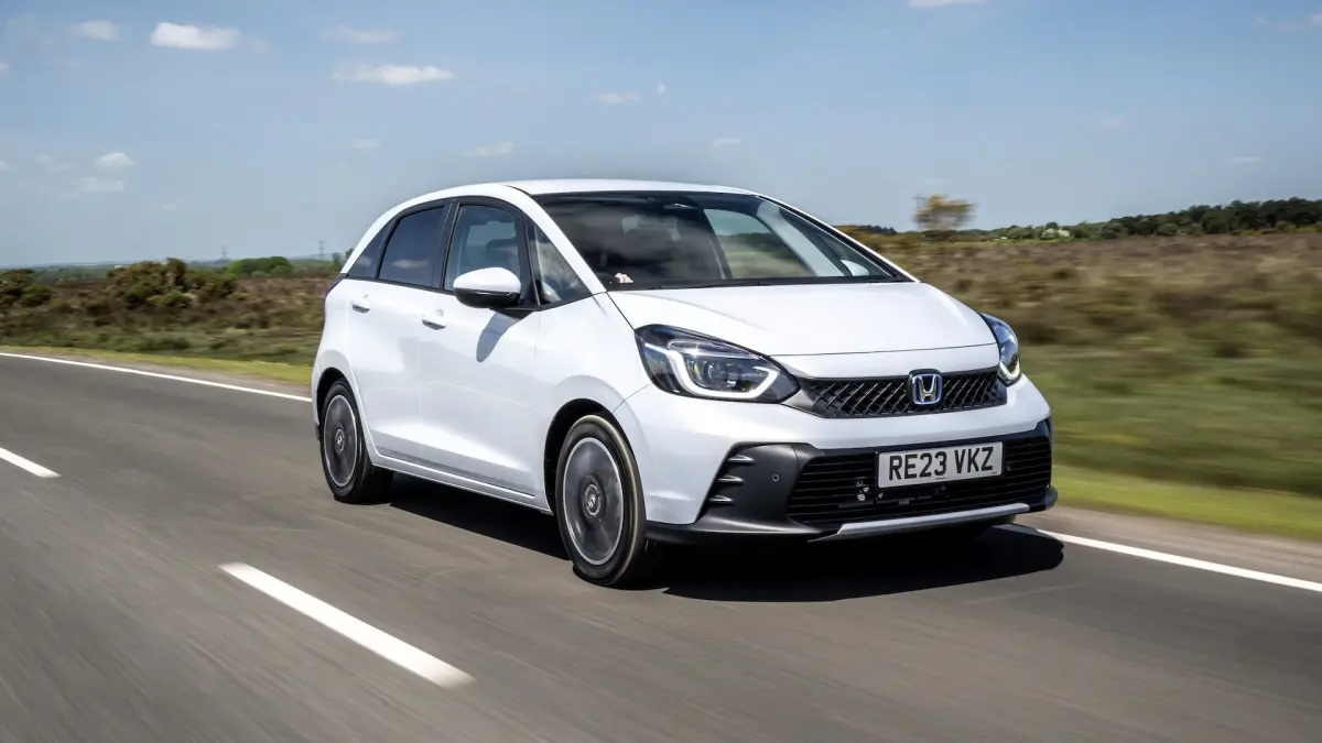 Mobil bekas 50 jutaan masih menarik diburu. Simak 8 pilihan MPV, hatchback, sedan, dan city car serta tips agar tak salah beli (Pinterest).