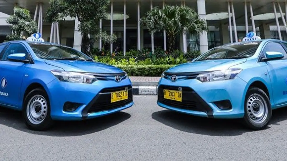 Mobil bekas taksi Bluebird kini tampil sporty dan kinclong. Harganya cuma Rp10 jutaan, sudah cat oven, ban baru, Android 9 inci dan bergaransi (Pinterest).