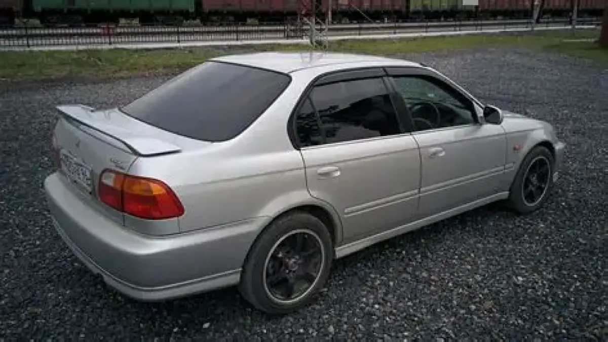 Mobil sedan bekas 50 jutaan masih menarik pada 2026. Simak Great Corolla, Civic Ferio, dan BMW E36 beserta kelebihan serta kekurangannya (Pinterest).